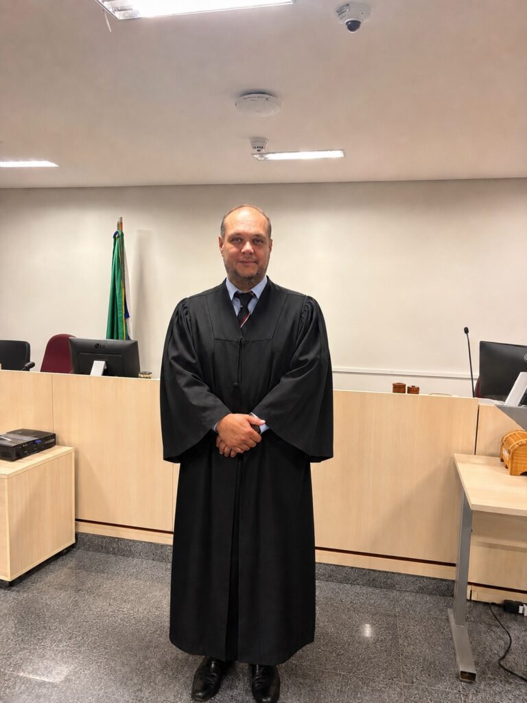 Advogado de Direito Médico em Brasília em reunião com profissionais da saúde